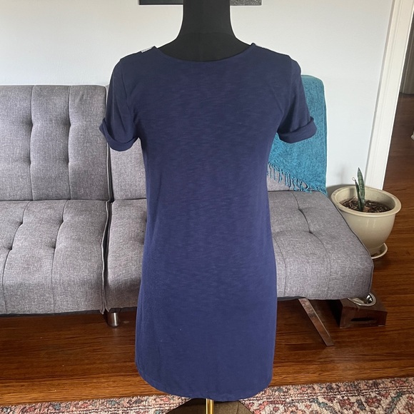 Lily Pulitzer embroidered neckline V neck dress.  Size XS - Picture 3 of 6